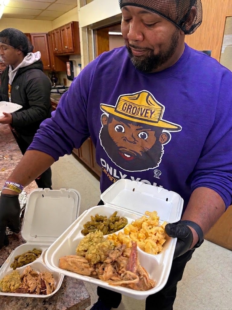 Craig Waddell Robinson Thanksgiving Community Giveback — plate prep