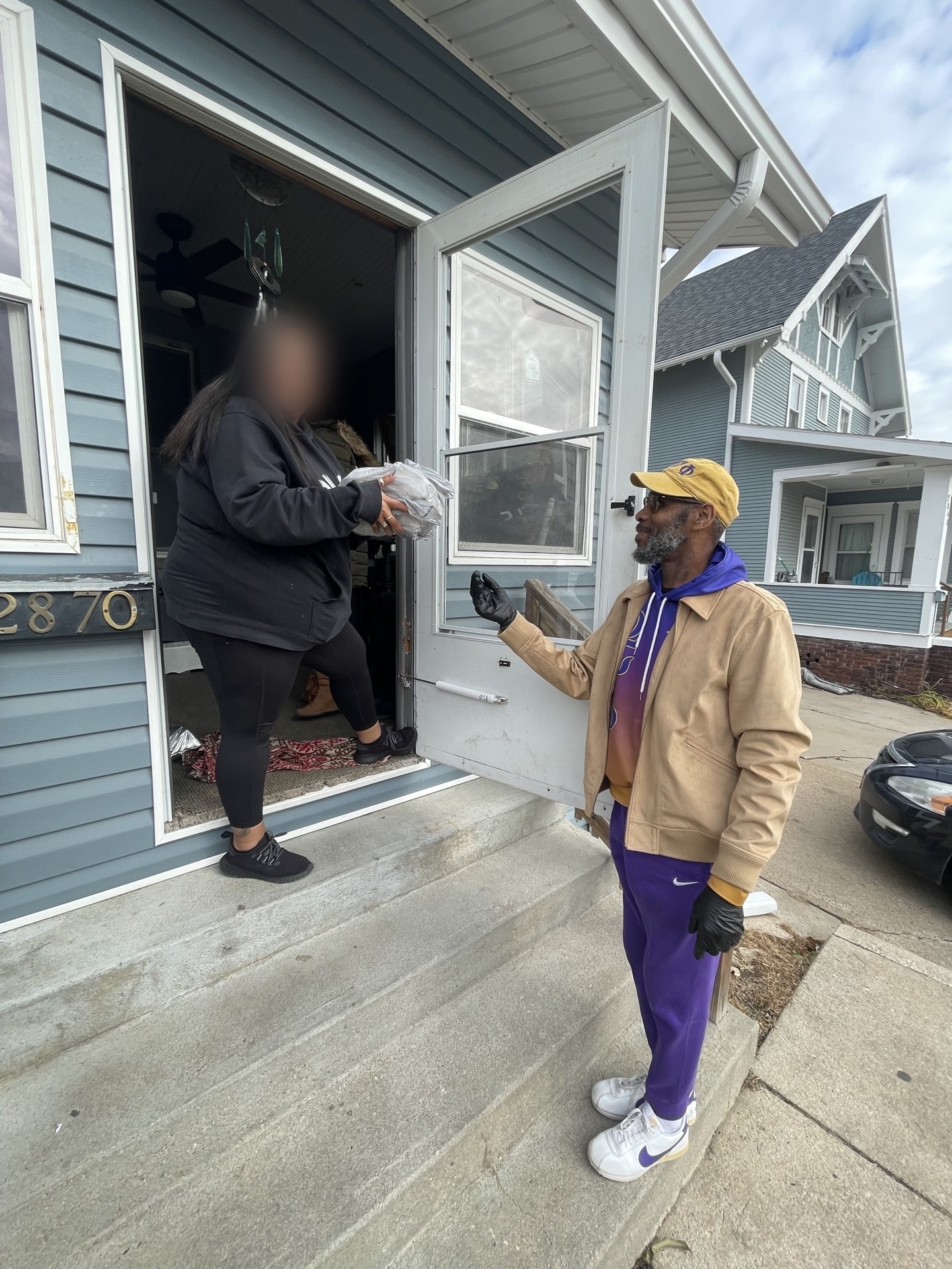 Craig Waddell Robinson Thanksgiving Community Giveback — meal delivery